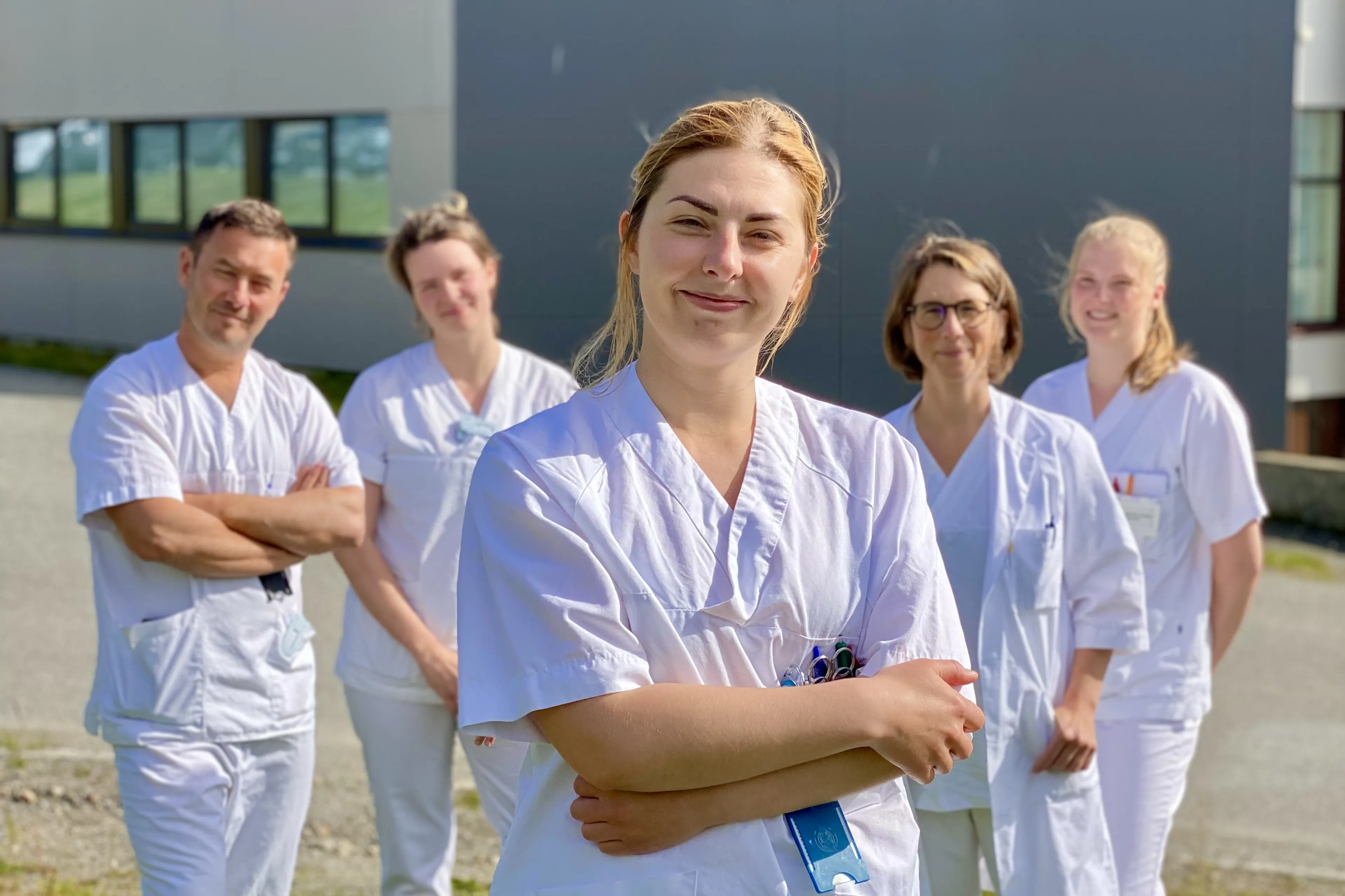 En person i hvit skjorte