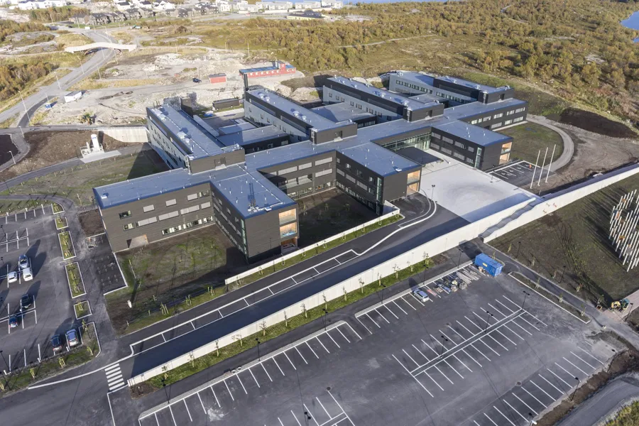 Nye Kirkenes Sykehus fra nordvest_foto bernt nilsen.jpg